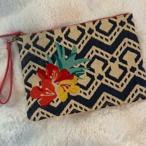 Vera Bradley Straw Beach Wristlet